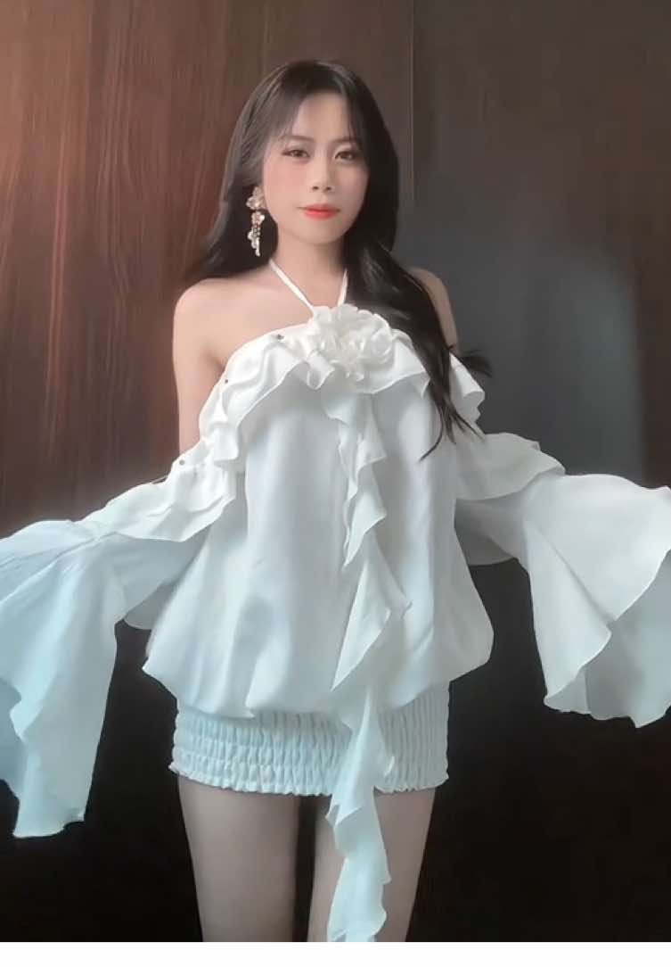 Váy buộc dây cổ yếm hở lưng #erholung #phoidoxinh #vaythietke 