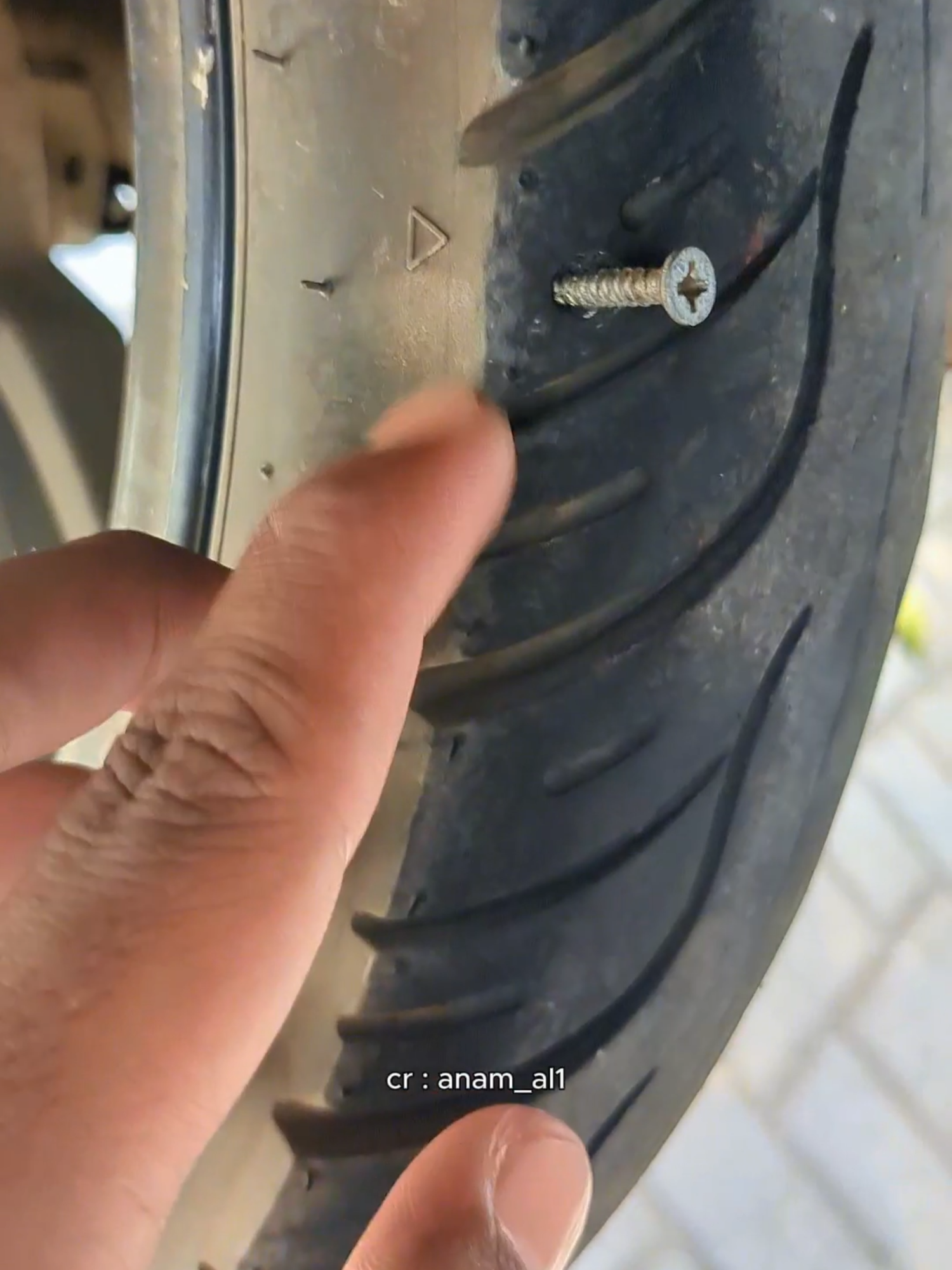 Definis sakit tapi tak berdarah 😭😭😭 . Eitttsss itu duluu kalau #banmotor belum pakai Halston® tapi kalau udah mah, gaperlu takut lagi 🦍😎 . Halston Indonesia - PT. Cahaya Kinetik Indonesia 📌 JL CBD Gading Serpong Ruko Paramount Dotcom, Blok Orange No 6, Curug Sangereng, Kec. Klp. Dua, Kabupaten Tangerang, Banten 15811 ☎️ (021)-2900-4463 Lokasi Showroom : Bengkel T.H.O.R (The House Of Racing) Bintaro 📌 Jl. Cemp. V No.99, RT.6/RW.11, Bintaro, Kec. Pesanggrahan, Kota Jakarta Selatan, Daerah Khusus Ibukota Jakarta 12330 ☎️ 0813-8777-7609 #halston#halstonindonesia#banantibocor#antibocor#otomotif #otomotifindonesia