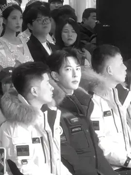 Được biết Dương Mịch đã từng giúp rất nhiều người, có tin đồn cô đã từng kéo Vu Mông Lung về công ty mình, nhưng công ty anh ấy không cho. Cả hai chị em rất thân thiết mỗi năm anh ấy đều chúc sinh nhật cho chị ấy nhưng năm nay không còn nữa Dương Mịch từng chia sẻ : không ai có thể làm Vu Mông Lung tức giận được vì anh ấy luôn cười khi nói chuyện với mọi người. #justiceforyumenglong #vumonglung #yumenglong #yangmi #iienn 