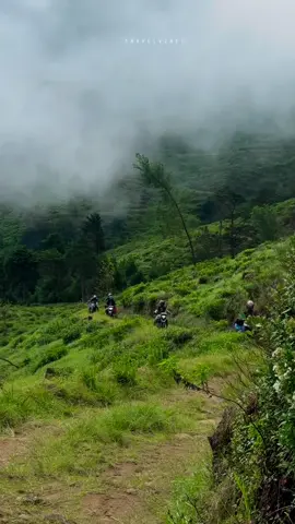 ලංකාවේ අමාරුම පාර 🍃🏍 #creatorsearchinsights #bike #offroading #traveltiktok #roadtrip #srilankan_tik_tok🇱🇰 #ohiya #devilstaircase #visitsrilanka #foryou #viralvideo #srilankatravel #ceylon #ceylon_tik_tok #fypシ #bikerides #trending #nature #mountainview #fyppppppppppppppppppppppp 