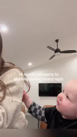 Baby loves mom 👩❤️#baby #Love #fly #lovelybaby #foryou #cute 