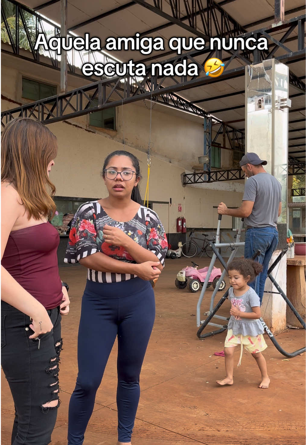 Aquela amiga que nunca escuta nada kkkkk #humor #comedia #meme #videosengracados #foryoupage 