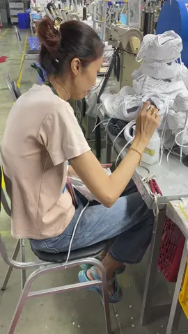 Chà vệ sinh mà tem lổi lên đầu ngta về hết ở lại chà #xuhuongcongnhanlamthue #congnhanmay #congnhandilamvui #xuhuongtiktok 