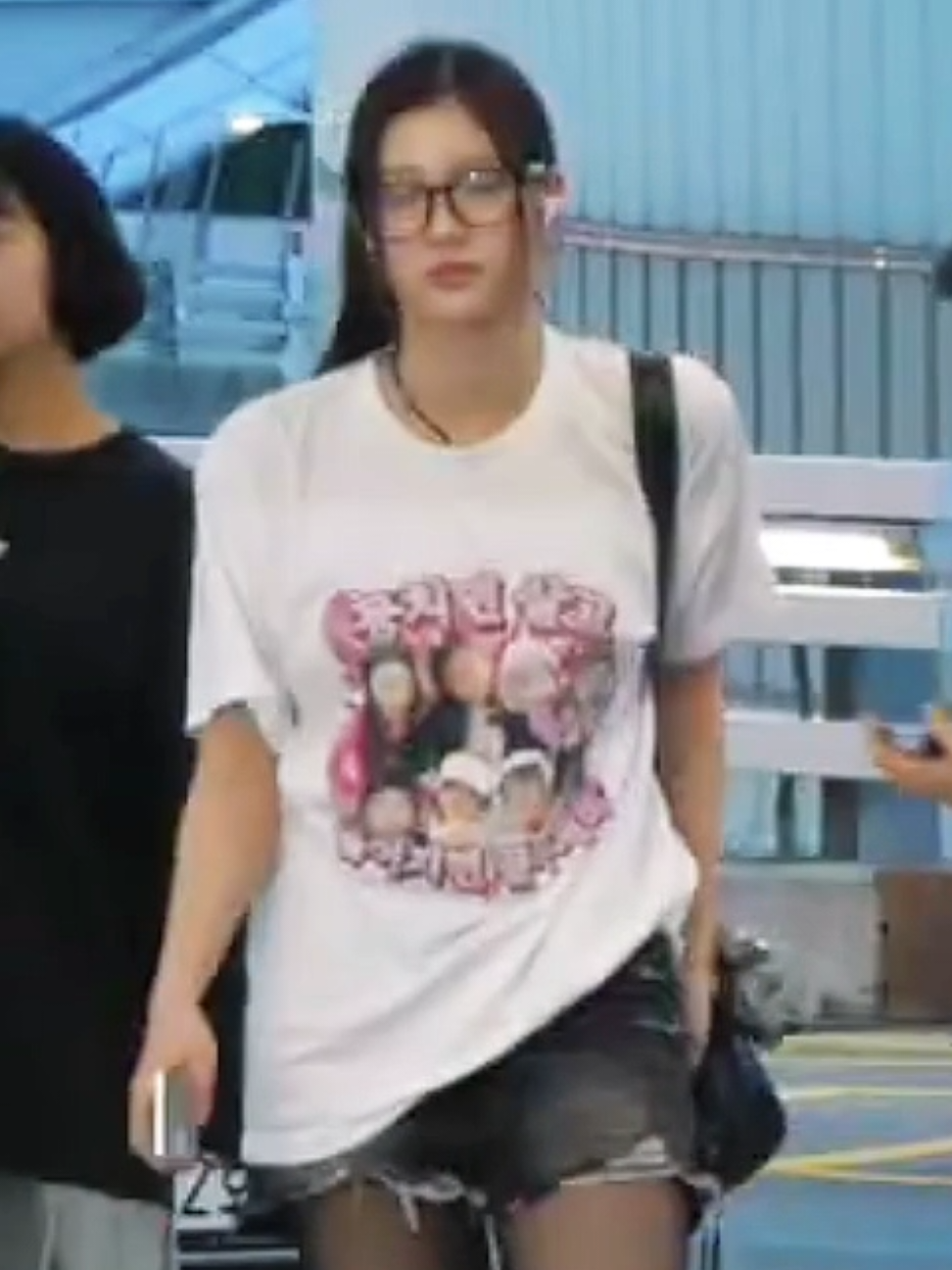 jalannya udah cool gitu tapi ujungnya ngabrut juga wkwkwkwk #주은 #JUUN #예온 #YE_ON #hearts2hearts