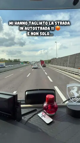 Mi hanno tagliato la strada in autostrada !!! 😡 E non solo… #incidenti #autostrada #autotrasporto #camionistavenetoincazzato #perte 