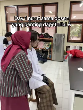 gakuatt ketawaa bgt😭, semangat terus ya bunda @Das Salirawati #dosen #uny #mahasiswa #kimia #fypppppppppppppp 