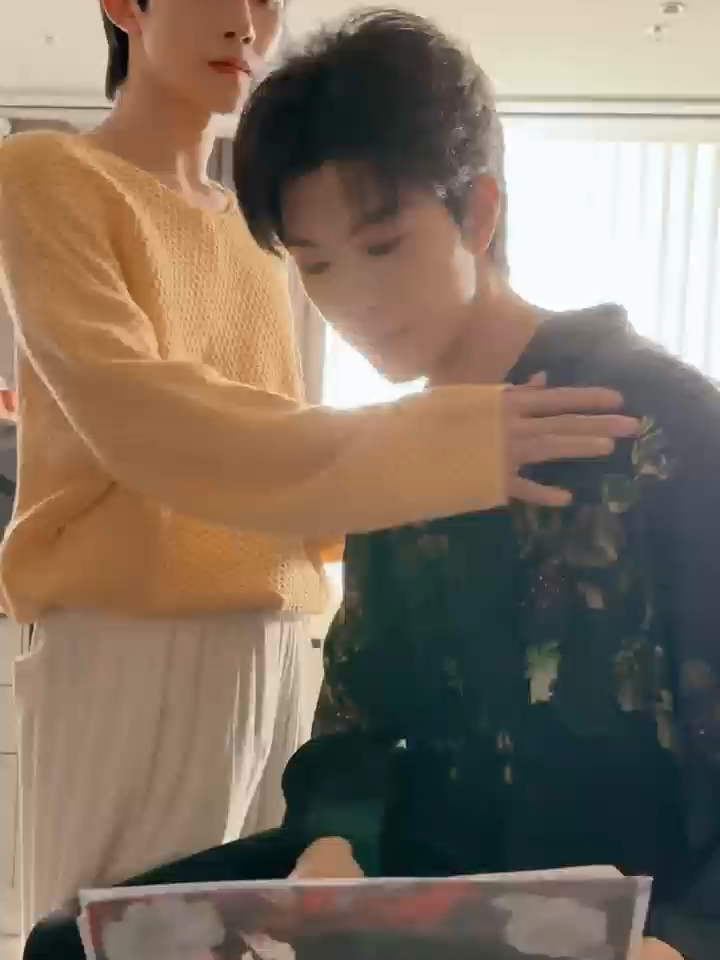 【短花絮BTS】垂涎ABO Desire|花生片場貼貼實錄 #ABODesire #DesireTheSeries A record of Hua&Sheng tietie on the set . 每周六晚8點，全球同步更新上線🌏 Every Saturday at 8 PM(Beijing Time) - New Episode Updates Worldwide🌏 #垂涎 #ABODesire #abodesire #desiretheseries #desire #Desire #nongjian #omegaverse #bl #abo #ABO #boyslove #drama #dramaseries #blseries #bts #behindthescene