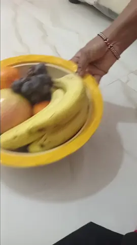 ini nmanya klu rejeki dlm bumi keluarkn maka kluarlah buah²an🤭😂.ada beberapa kawan cm aku yg dikasi buah .akupun heran darimna buah tiba² nongol aku gi main hp.oohh dari lmari ges😁. tmn diam² baik sm aku.percayalah klu punya tmn gemoy km gakan kelaparan😂. ini waktu divillah mknan terbatas karna kota jauh .tmnku nyimpan buah dikasi sm mjikannya🥰 . #pejuangdollar😷🇮🇩🇴🇲 #kontenhiburan #jangkauanluas #fypシ゚viral #masukberanda 