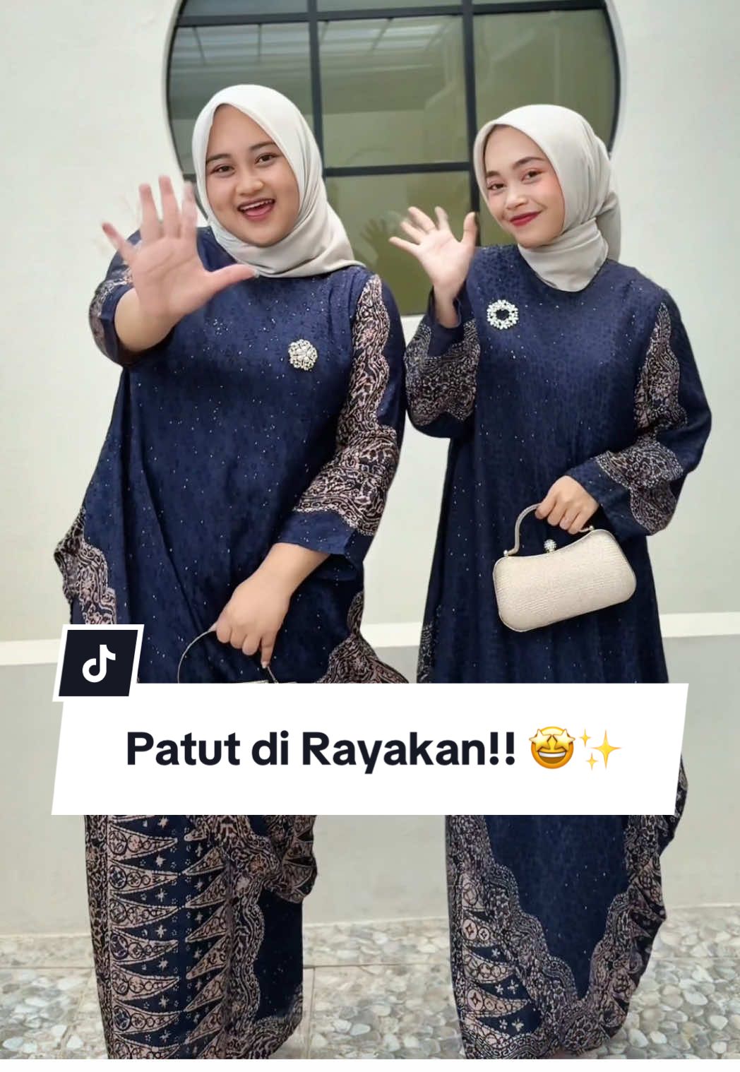 Harus di rayakan, karena sekarang beda ukuran bukan lagi jadi masalah 😱😍 pake setelan batik wanita ini, semuanya aman!!! 🤩❤️ #BatikWanita #BatikModern #SetelanBatikWanita #KurungMelayu #SetelanBatikKondangan 