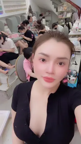 Ngay lúc này tối tuy mưa nhưng khách vẫn đội mưa ghé em . Trân trọng tình cảm này ạ ❤️❤️❤️ #H2naileyelash #Nhậnđàotaọhọcviên #nailhcm #xuhuong#fypシ 