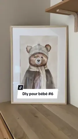 DIY pour la chambre de bébé partie 6 🐻✨ Ça faisait un petit moment que j’avais envie de vous partager cette aquarelle ! Franchement je suis ultra fière de moi 😻 J’aime beaucoup le rendu, on reste évidement sur un thème ours pour cette déco. Il ne reste plus qu’à lui trouver une place de choix dans la chambre ! #loisirscreatifs #diydeco #aquarelle #aquarelleenfant  