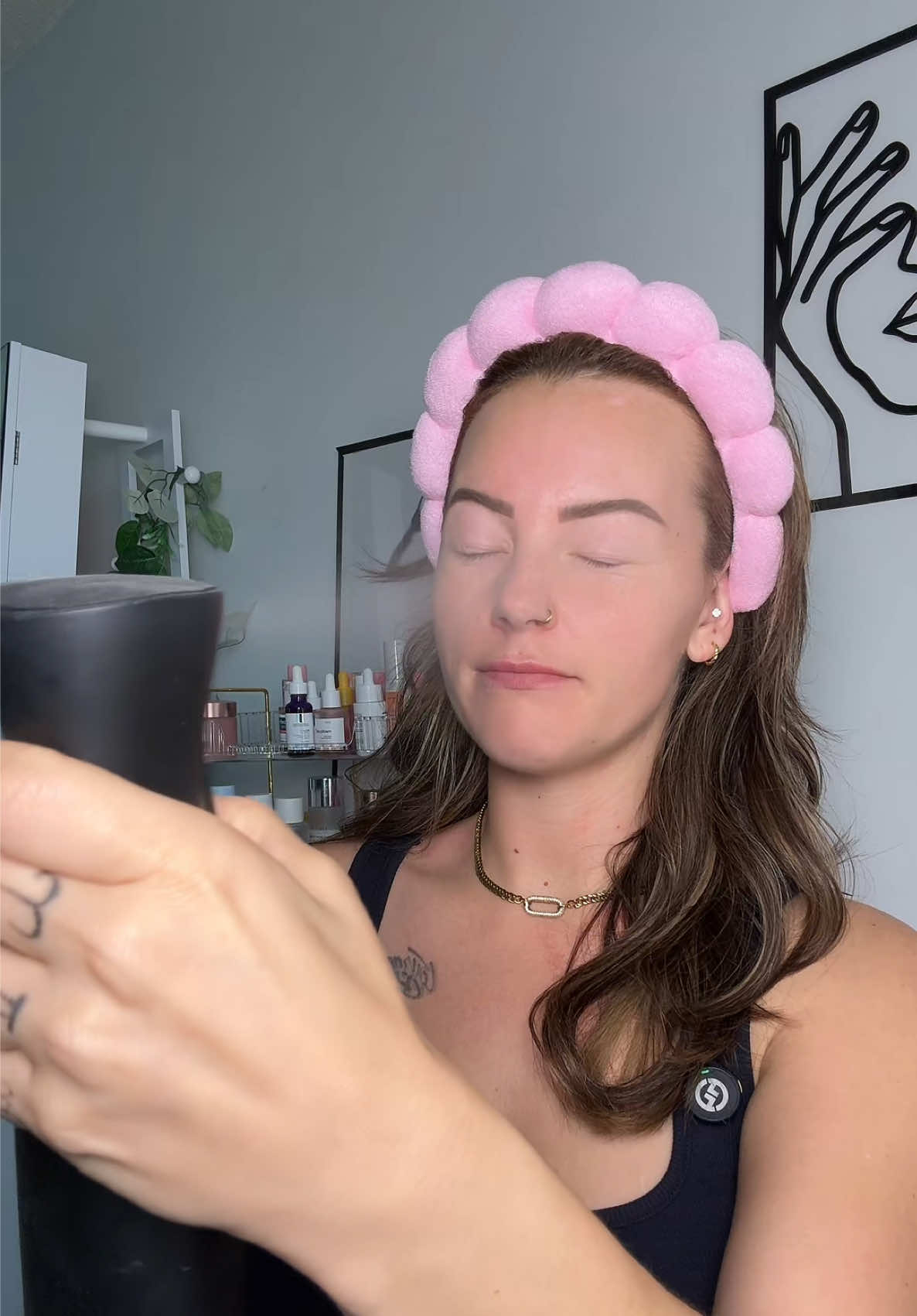 Ya I was not expecting that!! 👀 😳😳 #waterproofmakeup #waterproofeyebrows #makeuphacks #BeautyReview #BeautyTok 