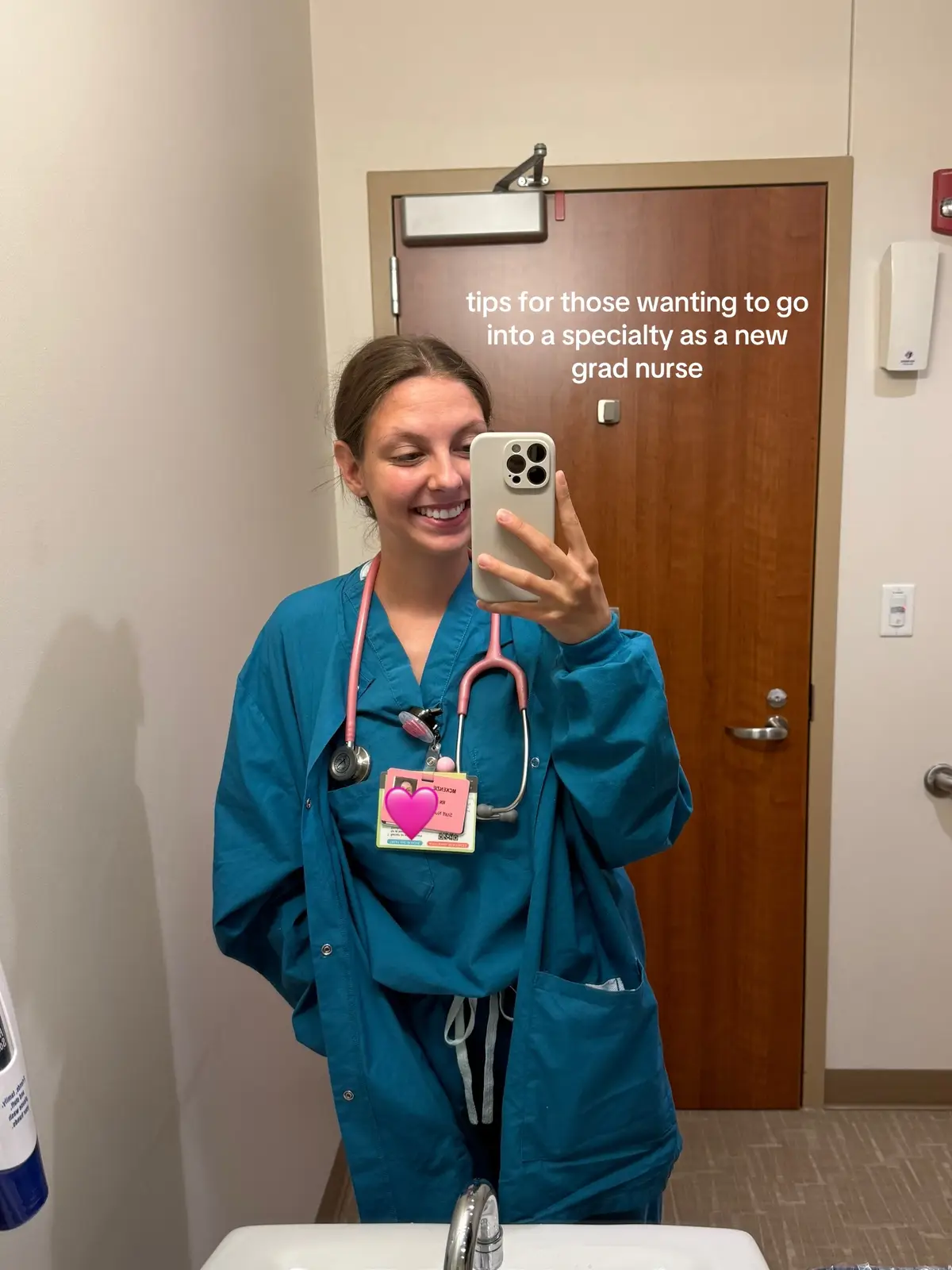 i get this question all the time so wanted to answer it! should i share my job search timeline?! #newgradnurse #nursingspecialties #newgradnursetips #nursesoftiktok #nursingstudent 