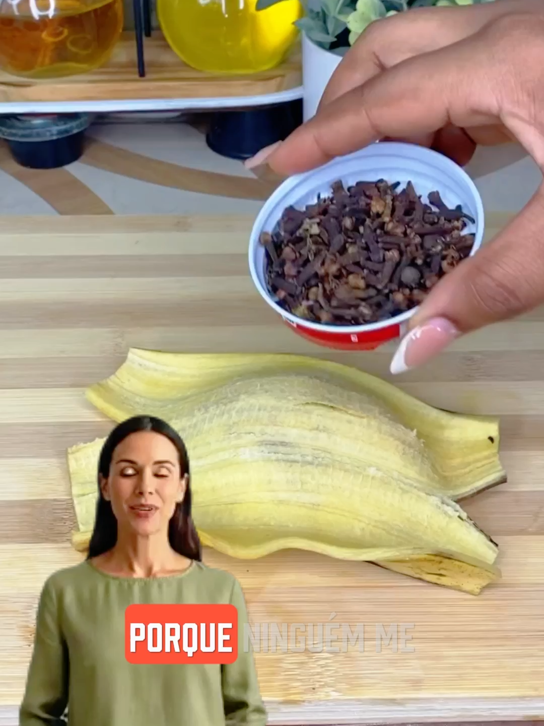 O chá de casca de banana que vai te surpreender! ✨ INGREDIENTES: • Casca de 1 banana • Cravos-da-índia • Folhas de louro • Canela em pau • Água MODO DE PREPARO: • Ferva tudo junto por 13 minutos. • Coe e está pronto! #chadebanana #receitafuncional #bemestar #vidasaudavel #dicassaudaveis