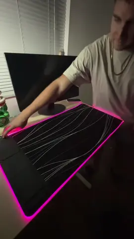 It really took until 2026 to invent this 🤯 #mousepad #deskmat #GamingSetup 