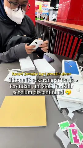 Ayoo buruan kalo cari iPhone 13 sekarang waktu yg tepat buat beli karna sebelum discontinued bakalan langka banget stok barunya🥲 #aldcelluler #iphone13 #reviewiphone13 #iphone13discontinue 