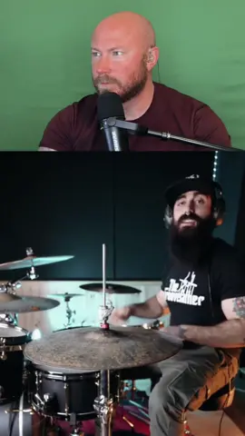 El Estepario Siberiano uses a new drum technique using 3 drum sticks #elestepariosiberiano #elestepario #estepariosiberiano #drumming #drums    