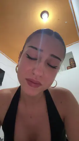 mañana me mudo de la isla y dejo al amor de mi vida aquí. Seguramente no veas ni esto, pero te amo y de verdad que nunca olvidaré como me sentía a tu lado