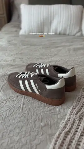 new season, new sneakers 🤎🤭 this brown is stunning & is about to go with allllll my fall outfits 😍 #fallfashion #sneakers #adidasspezial #fallootd #shoes 