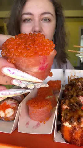 @KETA sushi  В Києві відкрили новий заклад KETA на Теремках за адресою вул. Лятошинського 14А Заклади є у Дніпрі та в Києві, в яких проходять такі акції: 1. Знижка в День народження -7%( акція діє у день народження , а також 7 днів до та 7 днів після свята). 2. Акція « Щасливі Години» з понеділка по четвер з 10:00 до 15:00( від певної суми рол у подарунок). #натикмукбанг #королеваскумбрии #еданакамеру #суши #сушироллы 