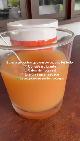 E vim pra mostrar que um suco pode ter tudo: 🌈 Cor viva e vibrante  🍉 Sabor de fruta real  ⚡ Energia sem ansiedade 🌿 Leveza que se sente no corpo