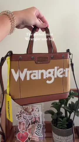 Obsessed with this bag 😍 on a nice sale as well! These brown tones are perfect for fall! 🍂