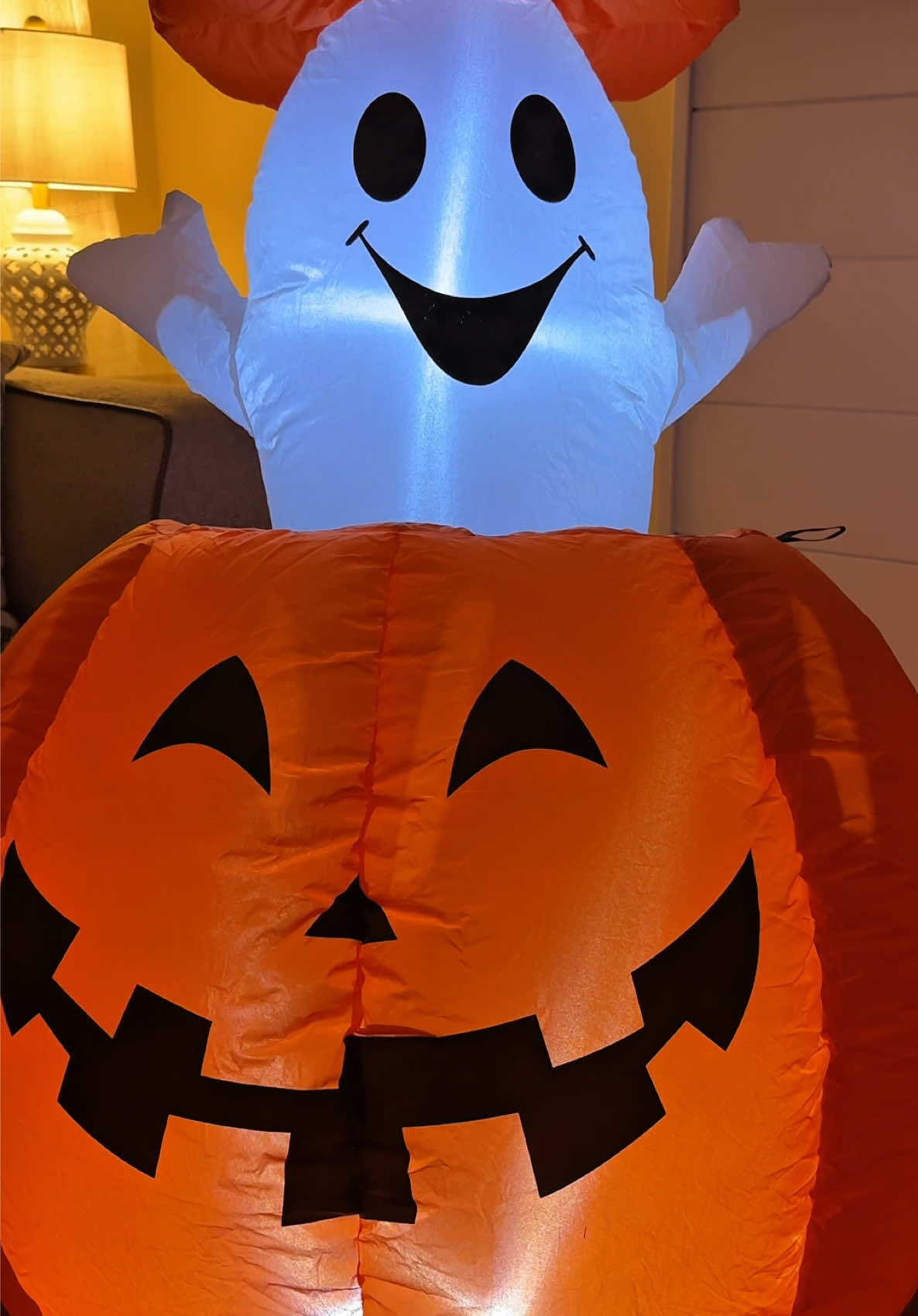 Kids can’t get enough of this inflatable! 🎃 The ghost pops up again and again—it’s the ultimate Halloween decor 👻  #halloween #spookyseason #halloweendecor #pumpkinseason 