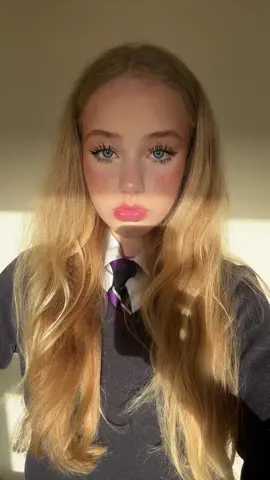 I love autumn!!! Also we’re so close to 7k tysm!!😝 #fyp #girls #mascara #blonde #autumn 