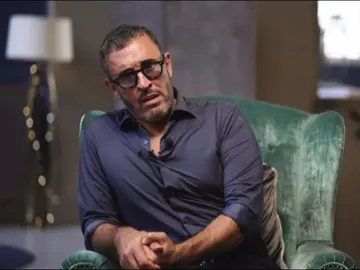 كلامه بمثابة حضن يُخفف عليّ ثقل أيّامي ويلامسني جدًا يلمس فيني شيء ماقدر أوصفه ولا أحد مُمكن يوصّله غيره ويعطيني دافع، وأغانيه تتحول لِسند روحي، مو بس الأغاني! حتى صاحبها!❤️ الله يحفظه يارب ويديمه لنا❤️ #كاظم_الساهر #explore #fyp #foryou #شِـيري_كظومه 