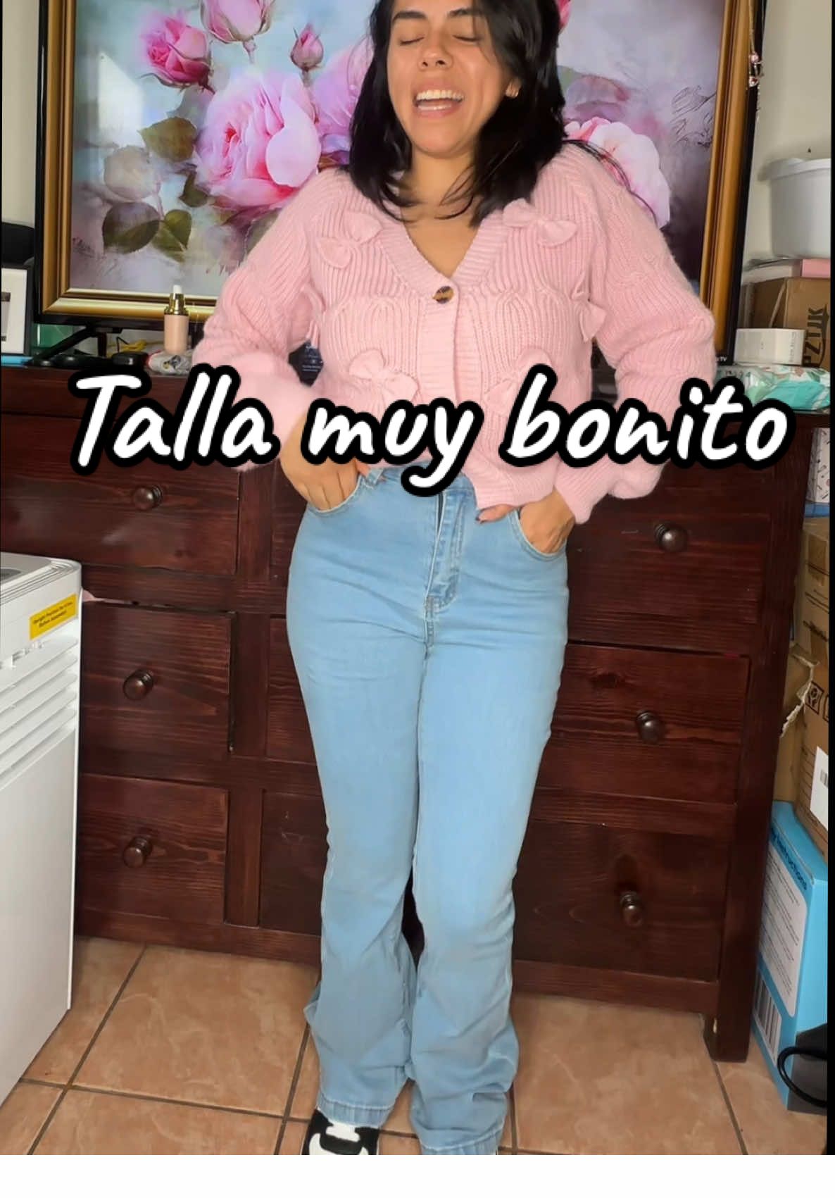 Jeans talla muy bonito de cintura alta y acampanado #jeans #casualoutfits #womenwear #outfitideas #fashion 