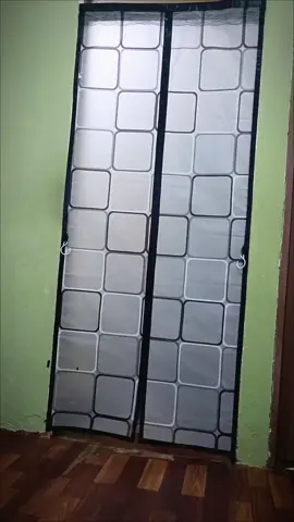 Tirai pintu ni magnetik ni sesuai di pakai sebagai kitchen divider atau di bilik tidur Nyamuk serangga tak boleh masuk Bau memasak dari dapur tak masuk ke ruang tamu atau bilik Air cond dari bilik pun tak keluar jadi lebih sejuk #langsirmagnet #magneticdoorcurtain #langsirpintu #langsiraircond #doorcurtain 