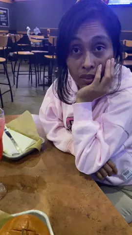 Lo bueno que ella no traía hambre!🙄