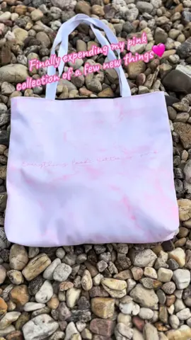 Pink aesthetic is my fav💕 and yours? Check the link in our bio for more!🫶🏼 #pinkgirl #totebags #girlsaesthetic #yogamat #flowers 
