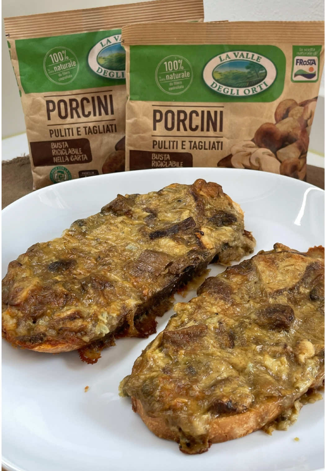 Queste bruschette con funghi porcini e gorgonzola ti faranno volare. ✈️ Parola di @Antonio La Cava (e nostra). 🤭 #LaSceltaNaturale #BruschetteFunghiPorcini