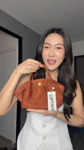 #กระเป๋า #กระเป๋าสะพายข้าง #กระเป๋าแฟชั่น #กระเป๋าผู้หญิง #sheva 