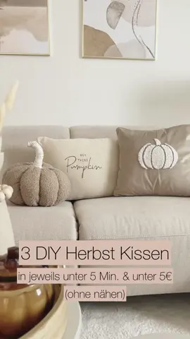 3 DIY Herbst Kissen in unter 5 Min. & für weniger als 5 EUR 🍂😍 Welches der drei Kissen ist euer Favorit? ❤️ Ich hab so lange nach schöner Herbstdeko gesucht und fand es super schwer, ästhetische Kissen zu finden – also hab ich sie einfach selbst gemacht! 🥰 Das Beste: Es geht nicht nur mega easy, sondern auch richtig günstig und ihr könnt die Farben & den Stil perfekt an eure Deko anpassen. Mein persönlicher Favorit ist definitiv das Kürbis-Kissen 🎃, weil man es nach der Saison ganz easy wieder zur normalen Kissenhülle umbauen kann 😍. Aber auch die Varianten mit Stoffresten oder der Schrift mit Textilmarker machen richtig was her und bringen cozy Herbst-Vibes ins Wohnzimmer. 🍁✨ #diydeko #herbstdeko #herbstinspiration #herbstliebe #fallvibes                