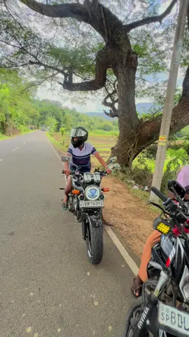 #පොඩ්ඩක් රෙස් කරාම අර මල්ලිගෙ සතුට 🥺🫂@It’s _ Malith_V1 ! 🧟‍♂️❤️‍🔥❕ #hornet250cc❤️🐝 #hornet250srilanka #hornet_lovers🤍💫 #viralpost2025#viralfbreelsfypシ゚#viralvideoシ#hornet250#srilankan_tik_tok🇱🇰 #viralvideoシ゚trending☆foryou 