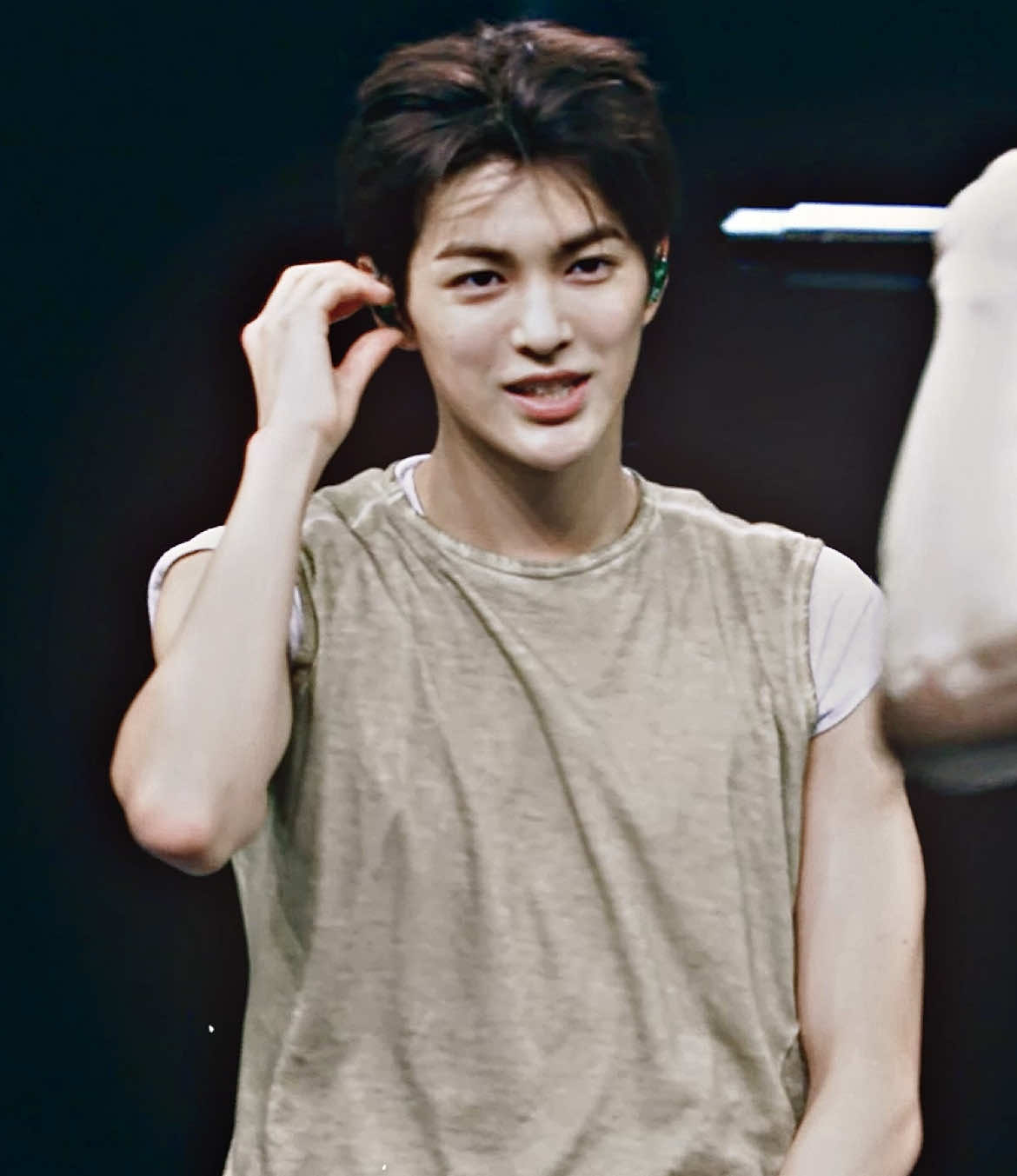 Even in the most basic edit, he still managed to shine, what happened to his hands tho..? 🫨🙏 @CORTIS #cortis #keonho #keonhoedit #kpop #fyp 