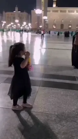 #طفلة تودع رسول الله وتبكى💚🥺