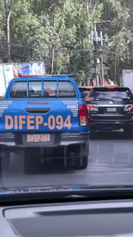 Guatemala avanza al mismo ritmo que el tráfico de #CAES… excepto los funcionarios, ellos siempre van en vía rápida. 🚨🇬🇹 @Bernardo Arévalo de León @Gobierno de Guatemala 🇬🇹 @Cristian Álvarez GT  #Guatemala 