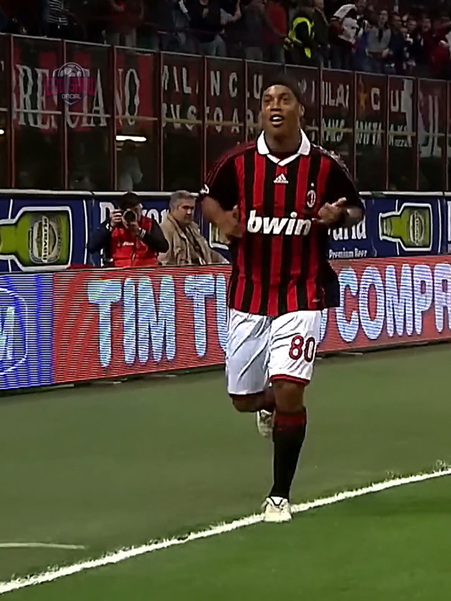 Ronaldinho Prime 😈 #Ronaldinho #R10 #Bruxo #Milan #skills 