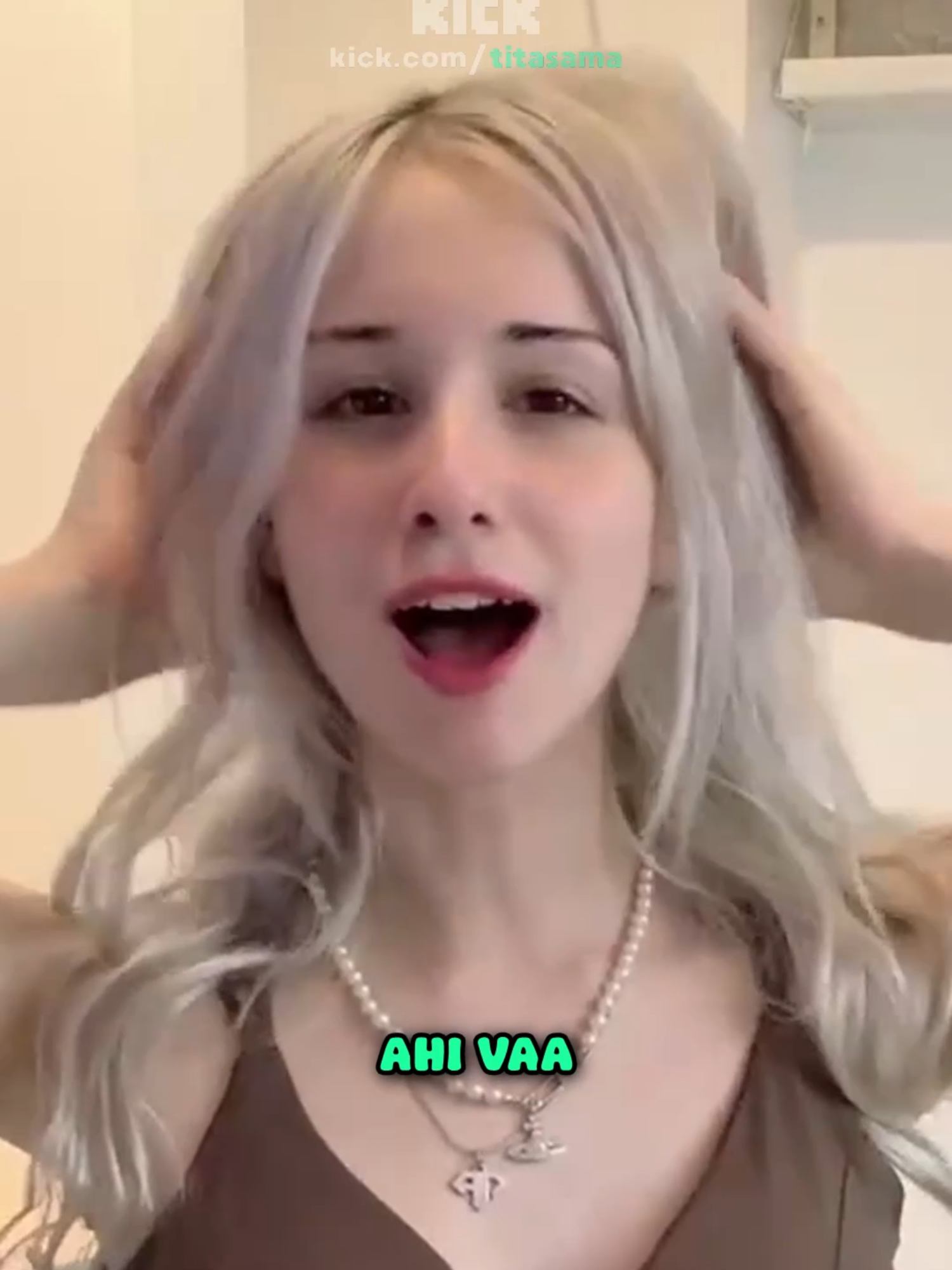 Como se llama tu Peinado?? • kick.com/titasama • #titasama #titabruh #kickstreaming #kickstreaming #argentina #humor #look #rodete #peinado #hair #bucles #buclessincalor #DIY