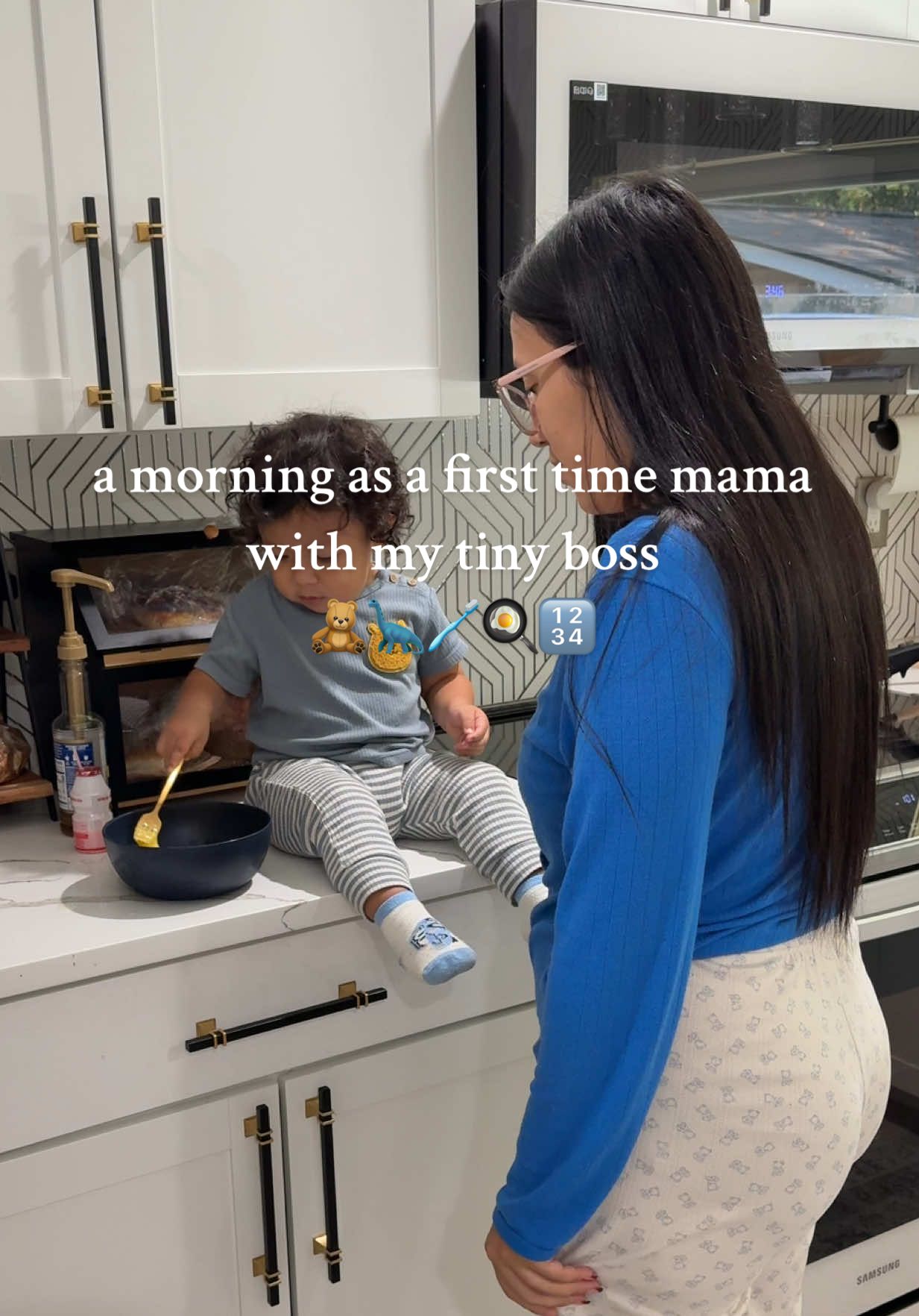 tiny boss was hands on the job today🥹🤎  #firsttimemom #MomsofTikTok #sahmlife #toddlersoftiktok #latinamom 