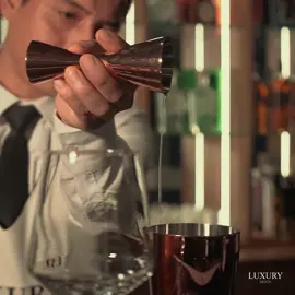 En Luxury Moon cada trago es un espectáculo. 🌌 ¿Ya probaste el tuyo? 🥂#luxurymoon #coktails #restobar #bartender #fyp 
