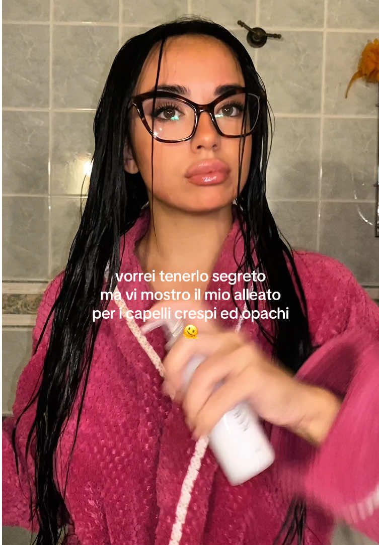 Lo chiamano botox per capelli e ci credo 🥺 sembra praticamente che io abbia stirato i capelli #capellicrespi #anticrespo #capelli #hairtok 
