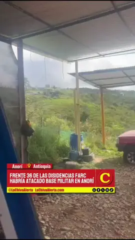 #Antioquia | Ataque a base militar en Anorí, Antioquia: señalan al frente 36 de las disidencias de las FARC En las últimas horas se registró un ataque contra una base militar en el municipio de Anorí, nordeste de Antioquia. De acuerdo con las primeras versiones, la acción violenta habría sido perpetrada por integrantes del frente 36 de las disidencias de las FARC. Tras el hecho, en el sector conocido como La Montañita fue decretado toque de queda, como medida preventiva para proteger a la comunidad y reforzar la seguridad en la zona. Las autoridades mantienen presencia en el área y adelantan operativos para dar con los responsables de este ataque.