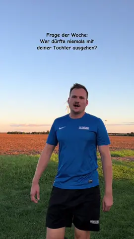 Frage der Woche: Wer dürfte niemals mit deiner Tochter ausgehen? // #esv #fußball #training #fragederwoche #foryou 