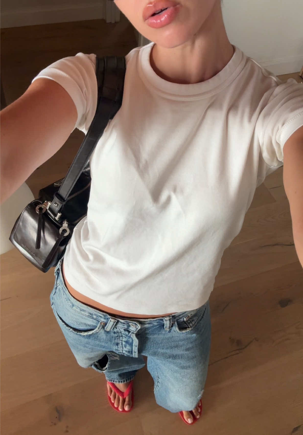 Outfit repeating sue me!!!! #outfit #style #fashion #casualoutfit @Gap  @UNIQLO USA @Havaianas US @aeststudios_official 