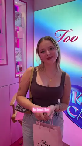 📍 : 40 rue vieille du temple 75004 Paris  C’était génial !! trop cute le bar à charms 💕🎀@Too Faced 