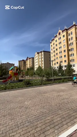 **🏡 Продаётся 2-комнатная квартира в ЖК «Barcelona» от Базис-А** 📍 Расположение: Экологически чистый район на набережной реки Есиль. Рядом Президентский парк, Дворец Независимости, мечеть и достопримечательности столицы. В пешей доступности школа-лицей №73, детский сад «Аружан», медцентр «Айя», образовательный комплекс «Нурорда». Отличная транспортная развязка! ✨ Преимущества квартиры: * Просторная планировка — **более 73 м²** * Потолки — **3 метра** * Кирпичный дом комфорт-класса, всего 7 этажей * Просторная гостиная с широким окном — много света * Большая кухня с новой мебелью, техникой и обеденной зоной * Спальня уютная и просторная * Есть кладовая и балкон * Совмещённый санузел — современный и удобный 🌿 Инфраструктура ЖК: * Озеленённая территория, зоны отдыха, фонтаны с подсветкой * Детская и спортивная площадка на экологичном покрытии * Система видеонаблюдения и охраняемая территория * Подземный и гостевой паркинг * Тематические беседки во дворе 💎 Квартира полностью готова к проживанию: мебель и техника абсолютно новые! 📞 Звоните прямо сейчас и записывайтесь на просмотр — такой вариант долго не ждёт своего покупателя! ##НедвижимостьАстана##АстанаКвартира##АстанаНедвижимость##ПродажаКвартирАстана##КупитьКвартируАстана #ЖКастана         